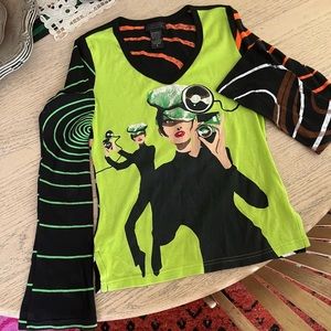 Pristine Custo  barcelona T shirt. Bell sleeves, beautiful pattern.